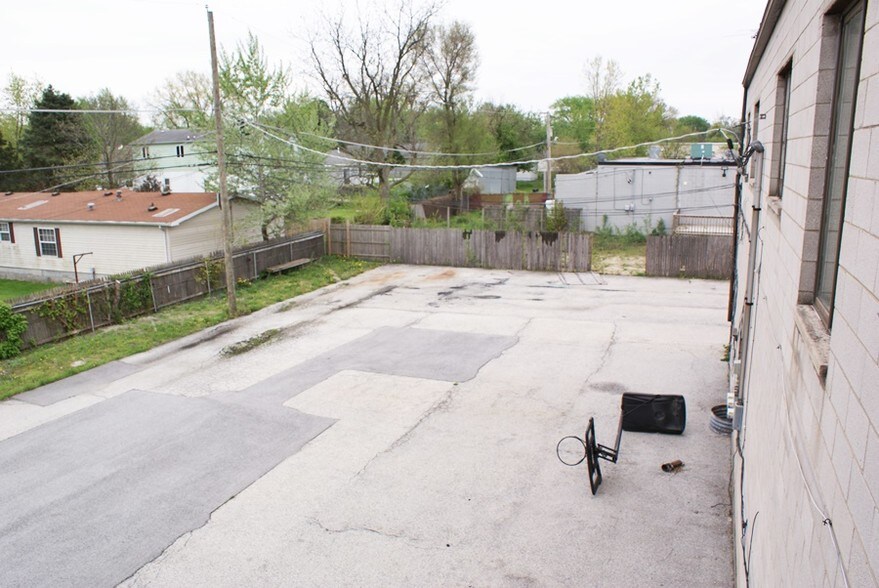 More Photos Of 3201 Union Ave, Steger Office For Sale