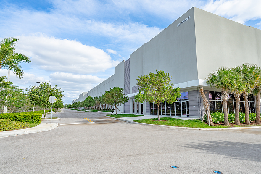 More Photos Of 12000 NW 39 St, Coral Springs Unknown For Lease