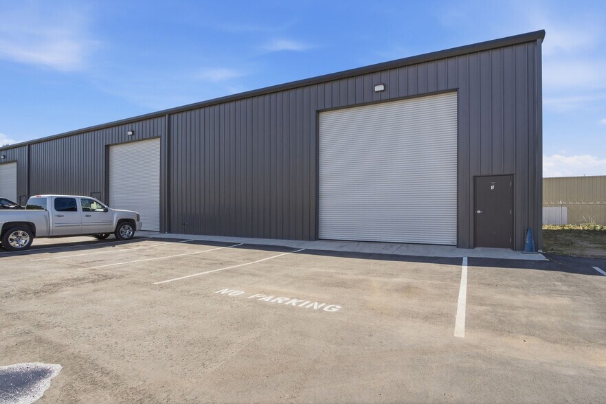 More Photos Of 8217 Lander Ave, Hilmar Flex For Lease