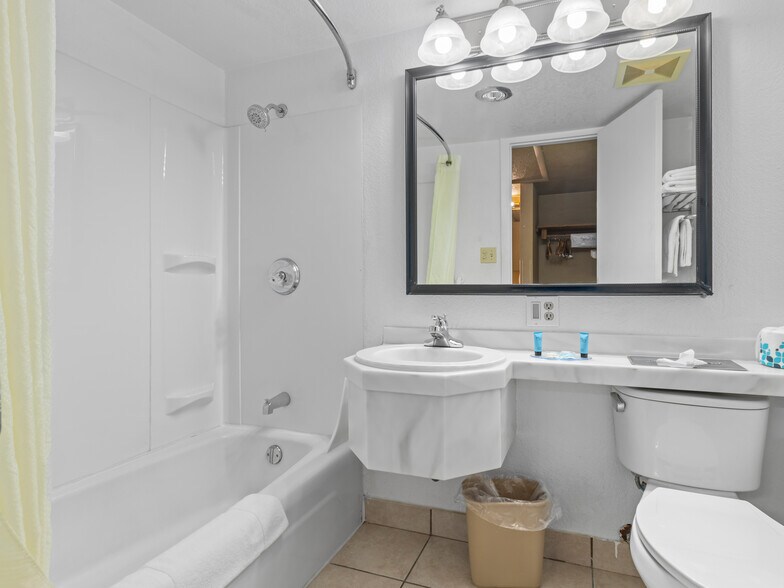 More Photos Of 1208 N Colorado Ave, Brush Hotel For Sale