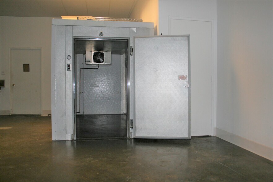 More Photos Of 12970 Branford St, Pacoima Warehouse For Lease