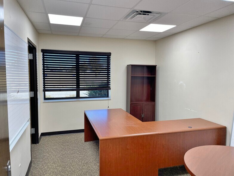 More Photos Of 5600 Philip J Rhoads Ave, Bethany Office For Lease