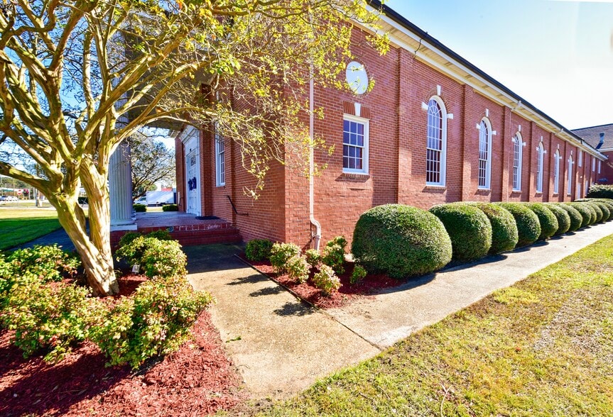 More Photos Of 3901 Raeford Rd, Fayetteville Religious Facility For Lease