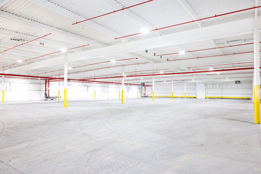 More Photos Of 4250 Bells Ln, Louisville Manufacturing For Lease