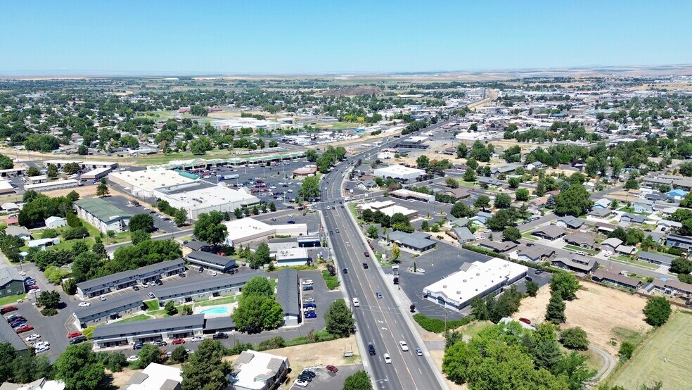 More Photos Of 1055 S Highway 395, Hermiston Storefront Retail Office For Sale