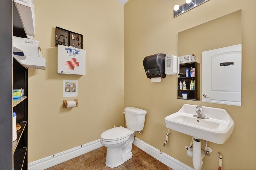 More Photos Of 1101 Cambridge Cir, Layton Warehouse For Sale