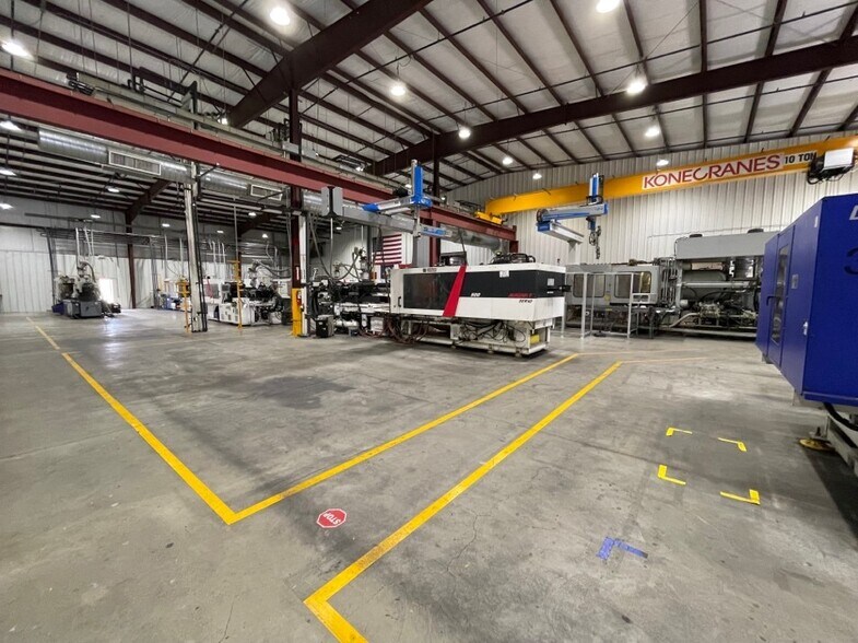 More Photos Of 190 Finegan dr, Del Rio Distribution For Sale