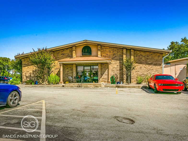 Primary Photo Of 9324 Highway 290 W, Austin Veterinarian Kennel For Sale