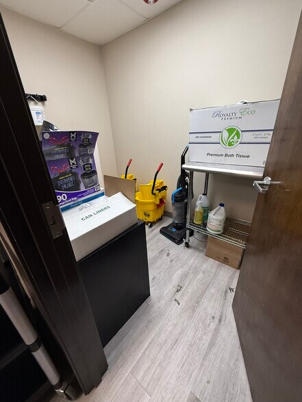 More Photos Of 1351 N Zaragoza Rd, El Paso Office For Sale