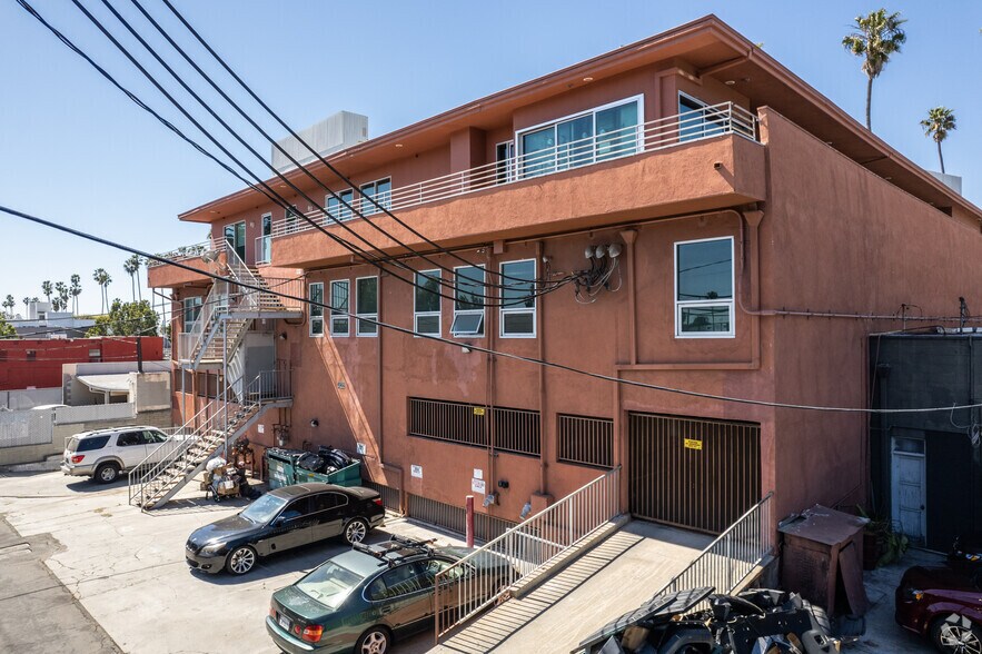 More Photos Of 3122 Santa Monica Blvd, Santa Monica Office For Lease