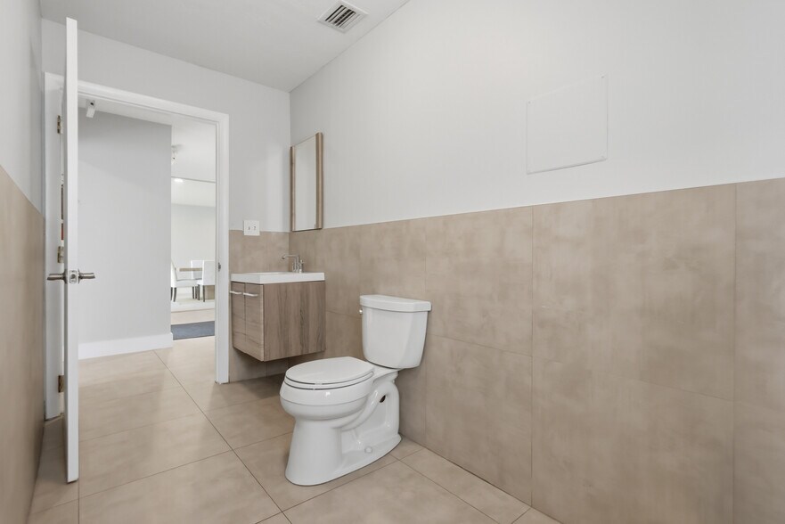 More Photos Of 940 State Road 7, Fort Lauderdale Office For Sale