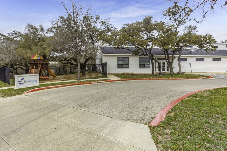 More Photos Of 903 Proton Rd, San Antonio Medical For Sale