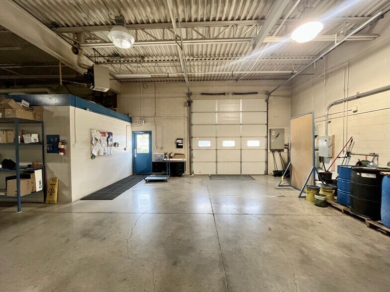 More Photos Of 95 Rankin St, Waterloo Flex For Sale