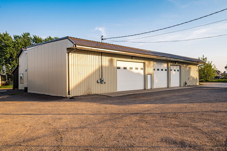 More Photos Of 2321 W 1st St, Duluth Service For Sale