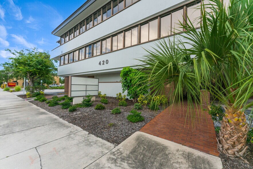 More Photos Of 420 Tamiami Trl S, Venice Medical For Sale