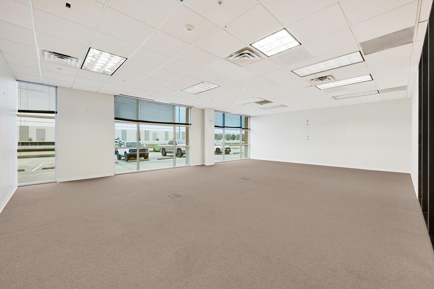 More Photos Of 7900 N Sam Houston Pky W, Houston Office For Lease