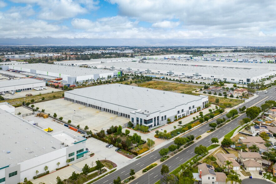 More Photos Of 15996 Jurupa Ave, Fontana Distribution For Lease