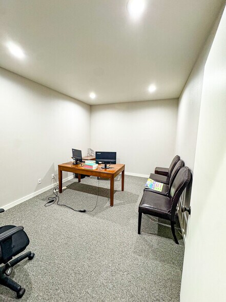 More Photos Of 119 E 2nd St, Hallettsville Office For Lease