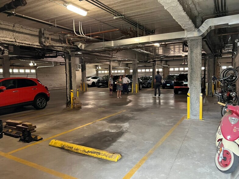 More Photos Of 4234 N Hutchinson, Chicago Apartments For Sale