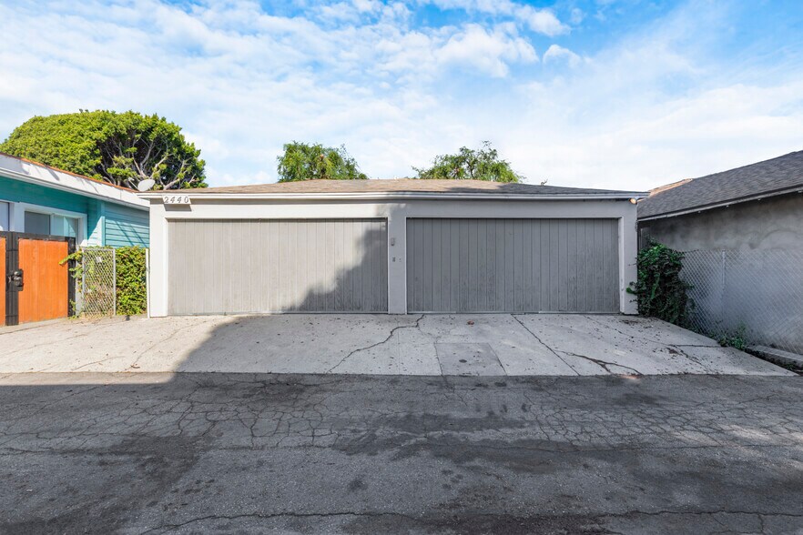 More Photos Of 2440 Arizona Ave, Santa Monica Apartments For Sale