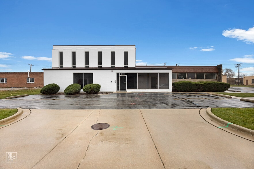 More Photos Of 223 Interstate Rd, Addison Light Manufacturing For Sale