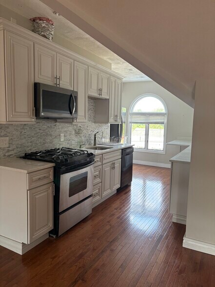 More Photos Of 91 Plaistow Rd, Plaistow Medical For Lease
