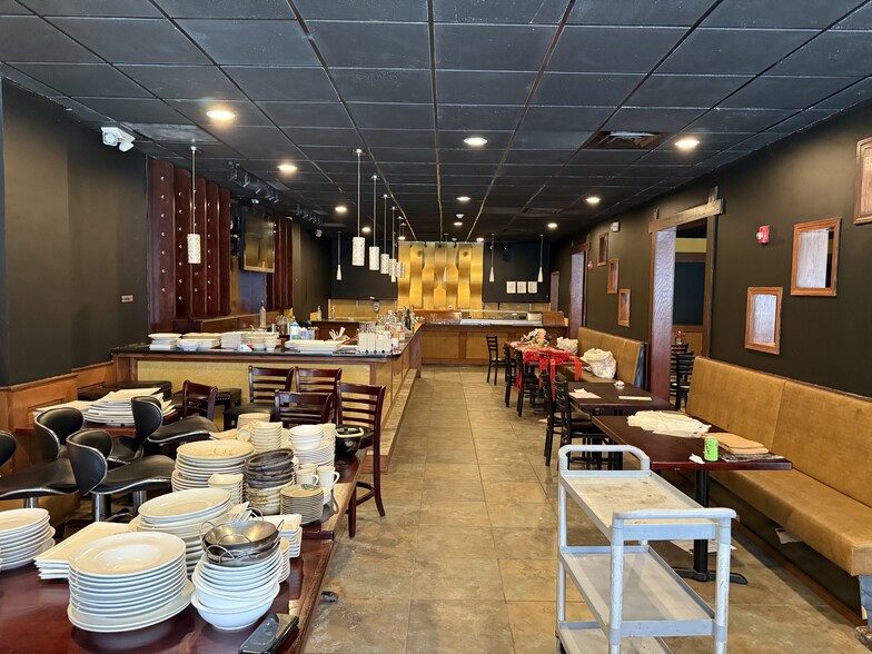 More Photos Of 4511-4517 N Oakland Ave, Shorewood Storefront For Lease