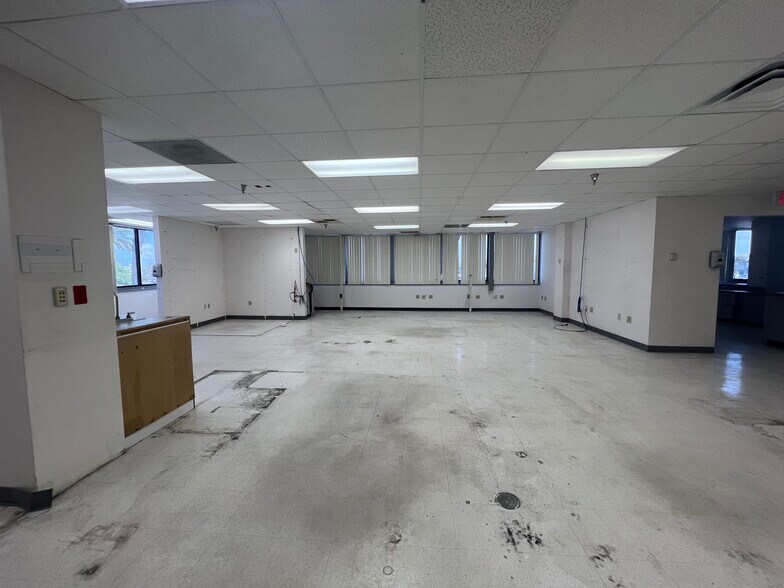 More Photos Of 420 Tamiami Trl S, Venice Medical For Sale