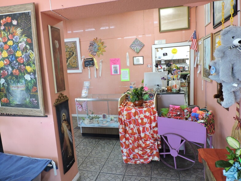 More Photos Of 2504 Main St, Jacksonville Freestanding For Sale