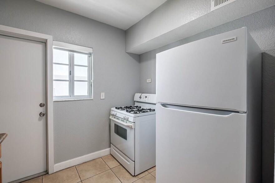 More Photos Of 951 Jefferson Ave, Miami Beach Multifamily For Sale