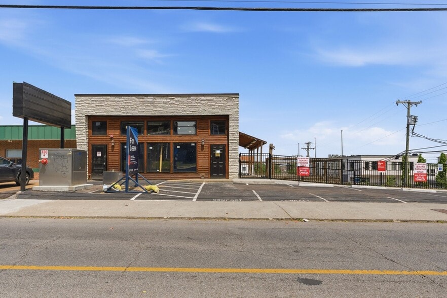 More Photos Of 823 Woodland St, Nashville Freestanding For Lease