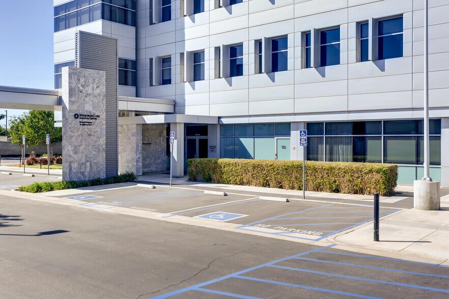 More Photos Of 1640 Newport Blvd, Costa Mesa Medical For Lease