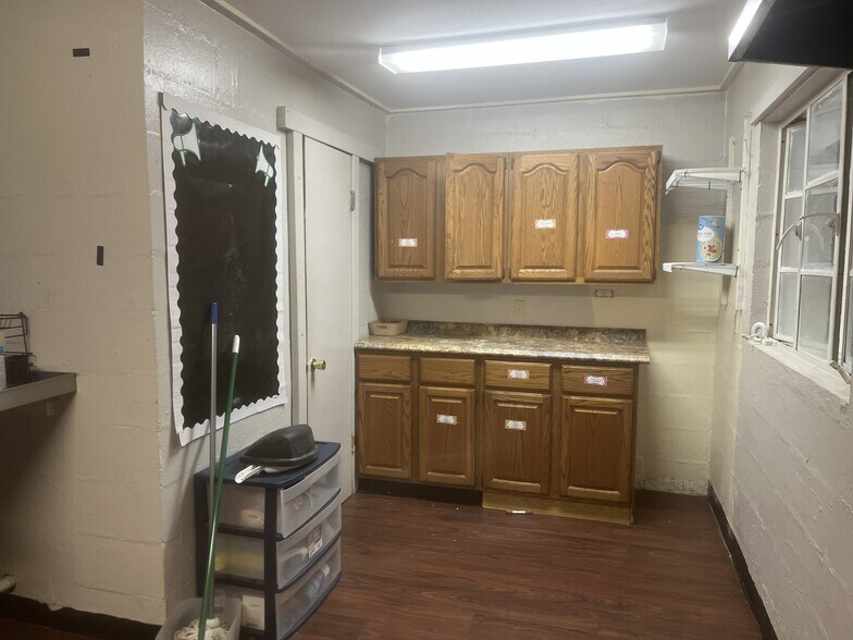 More Photos Of 325 N Kingston Ave, Rockwood Daycare Center For Sale