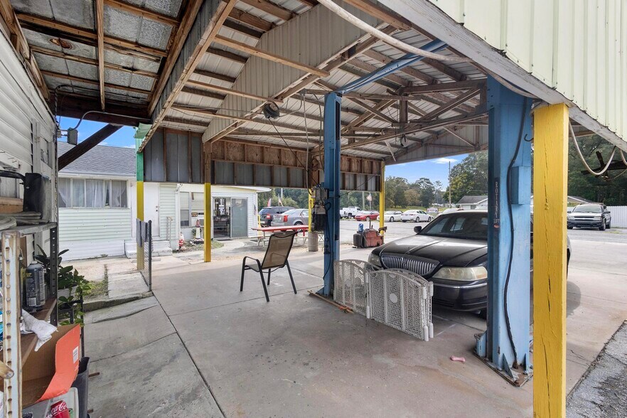 More Photos Of 2480 N Woodland Blvd, Deland Flex For Sale