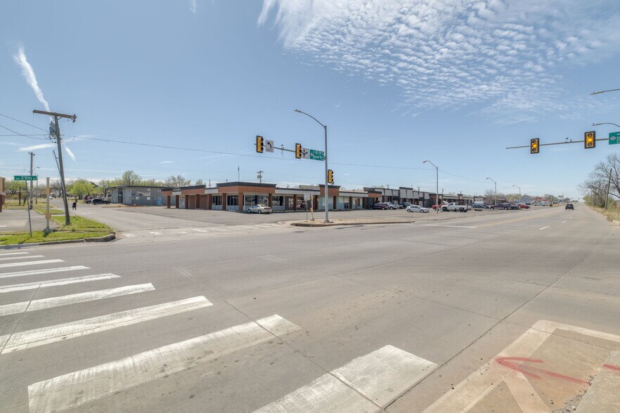 More Photos Of 3500-3534 S Newcastle Rd, Oklahoma City Storefront For Lease