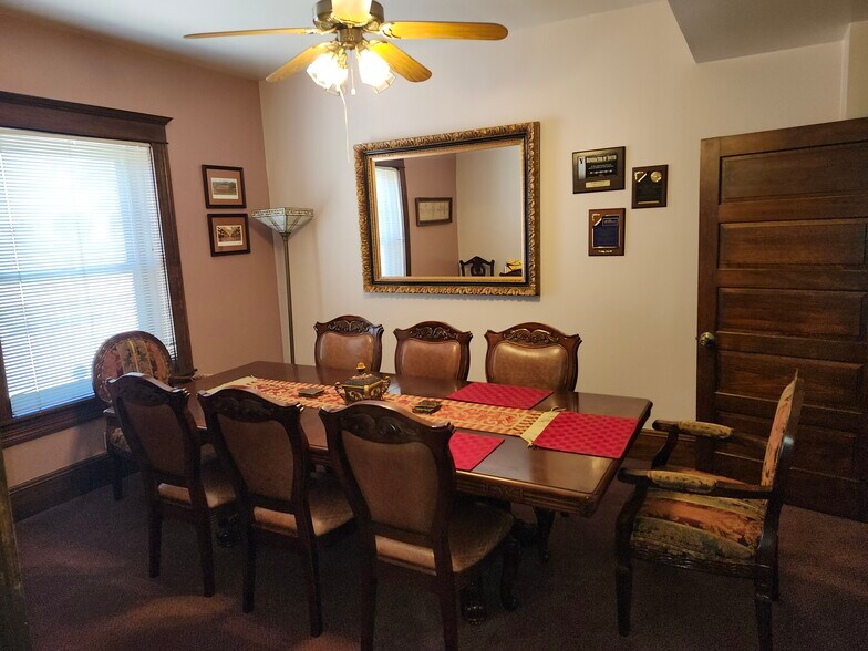 More Photos Of 814 Wyoming Ave, El Paso Office For Sale