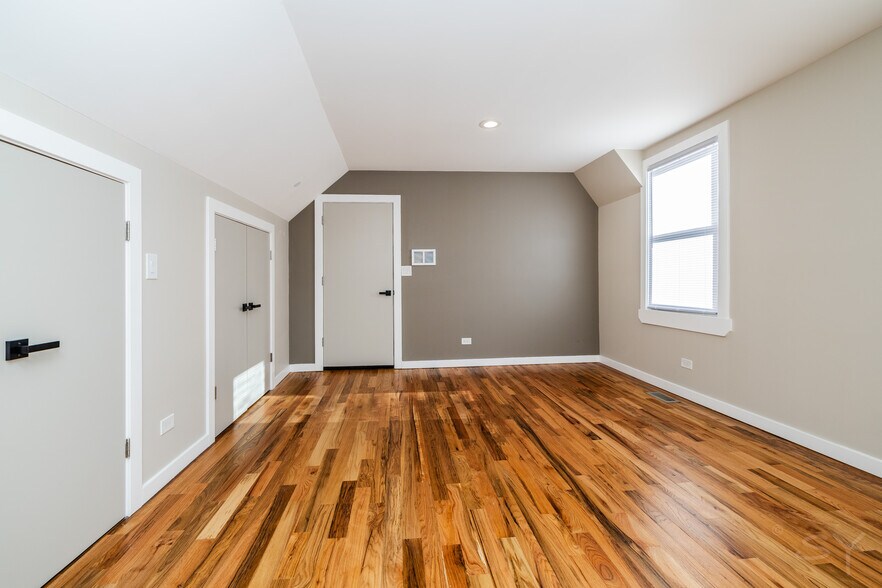 More Photos Of 6129 N Ravenswood Ave, Chicago Multifamily For Sale