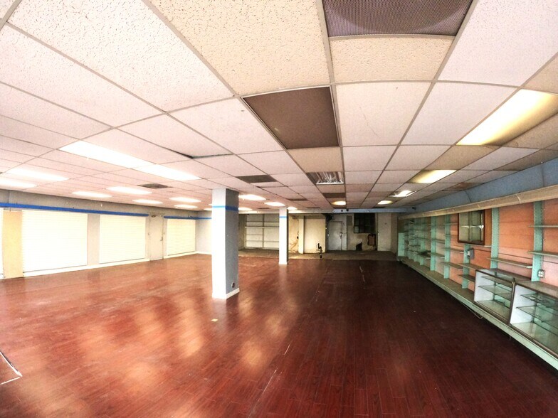 More Photos Of 2101 Pacific Ave, Long Beach Storefront For Lease