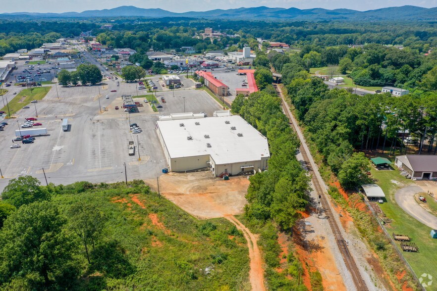 More Photos Of 210 Haynes St, Talladega Freestanding For Lease