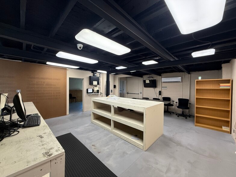 More Photos Of 1002 E Hillsborough Ave, Tampa Storefront For Sale