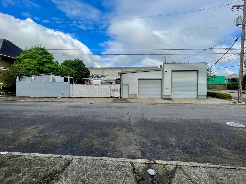 More Photos Of 930 SE Lincoln St, Portland Warehouse For Sale