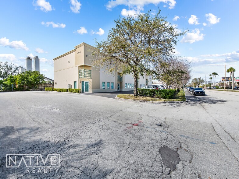More Photos Of 3211-3225 S Andrews Ave, Fort Lauderdale Warehouse For Sale
