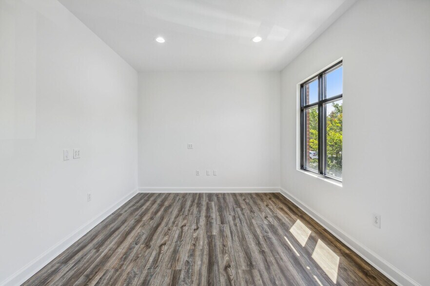 More Photos Of 106 Mission Ct, Franklin Office For Sale