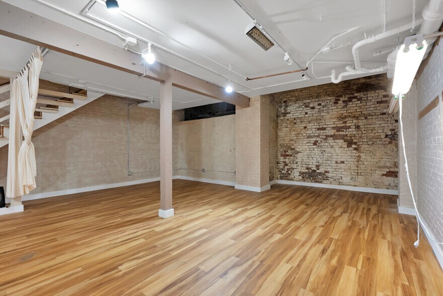 More Photos Of 227-231 Kearny St, San Francisco Storefront Retail Office For Lease