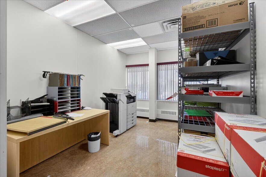 More Photos Of 11831 123 St NW, Edmonton Office For Sale