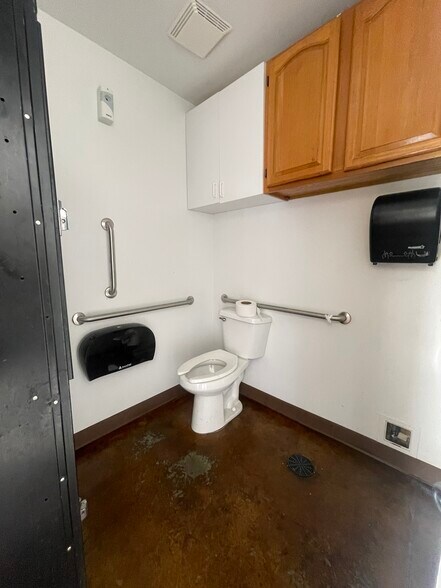 More Photos Of 2636 E 11th St, Tulsa Hotel For Lease