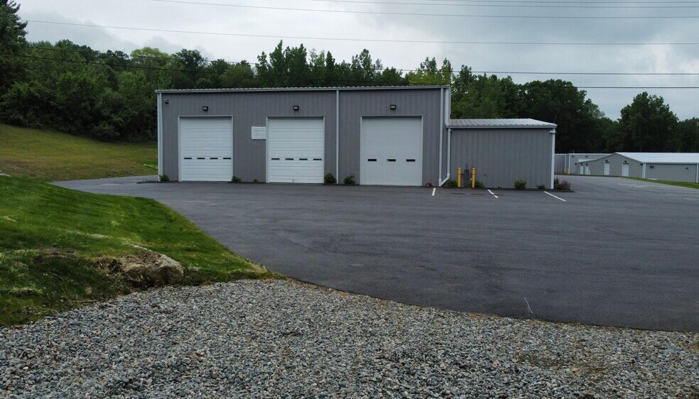 More Photos Of 226 Norwich Rd, Plainfield Warehouse For Lease