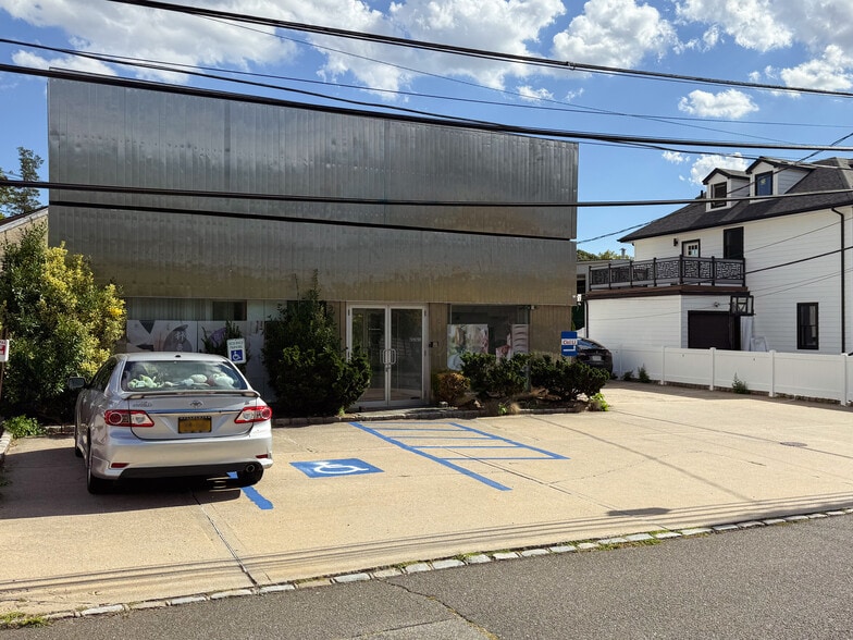 More Photos Of 18 Genevieve Pl, Great Neck Office For Lease