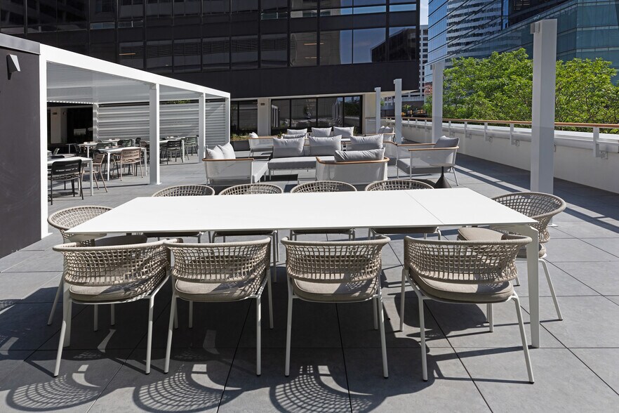 More Photos Of 1735 N Lynn St, Arlington Office For Lease