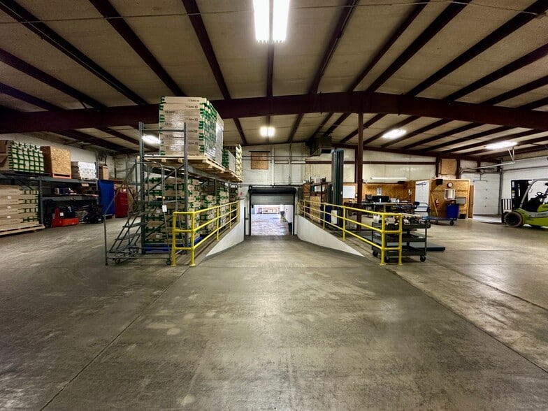 More Photos Of 4030 Simon Rd, Youngstown Manufacturing For Sale